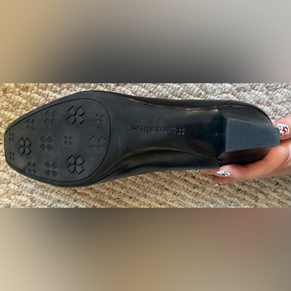 Naturalizer Black Fuller Loafer, Size 8.5 W - Picture 8 of 11